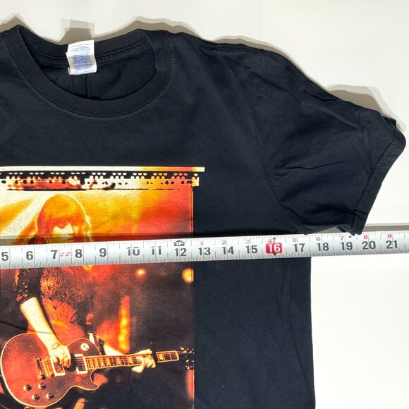 Taylor Swift Red Tour 2013 Black Concert T-Shirt w/ Tour Dates Gildan Guitar - Picture 7 of 8